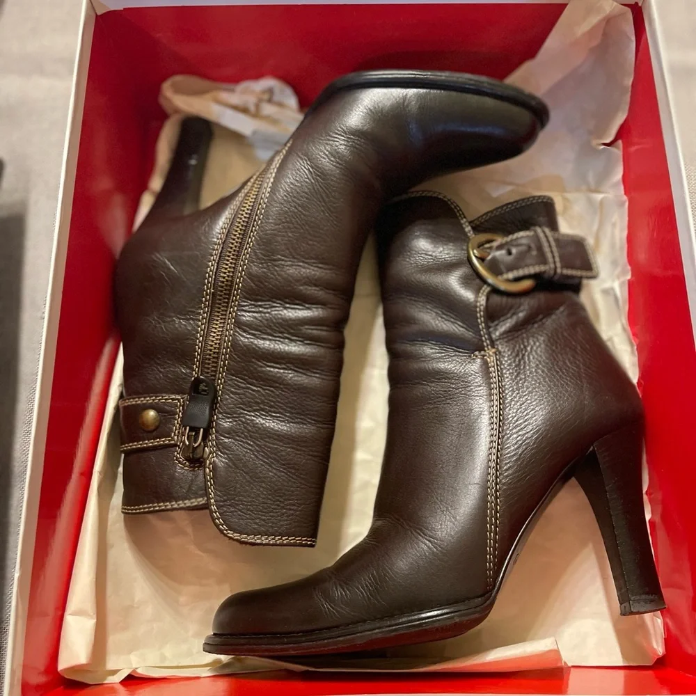 Women's Brown Leather Ankle Boots with Side Zipper
